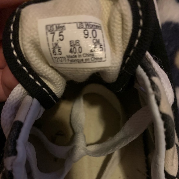 Women size 9. Men size 7.5 low top vans - Picture 2 of 2
